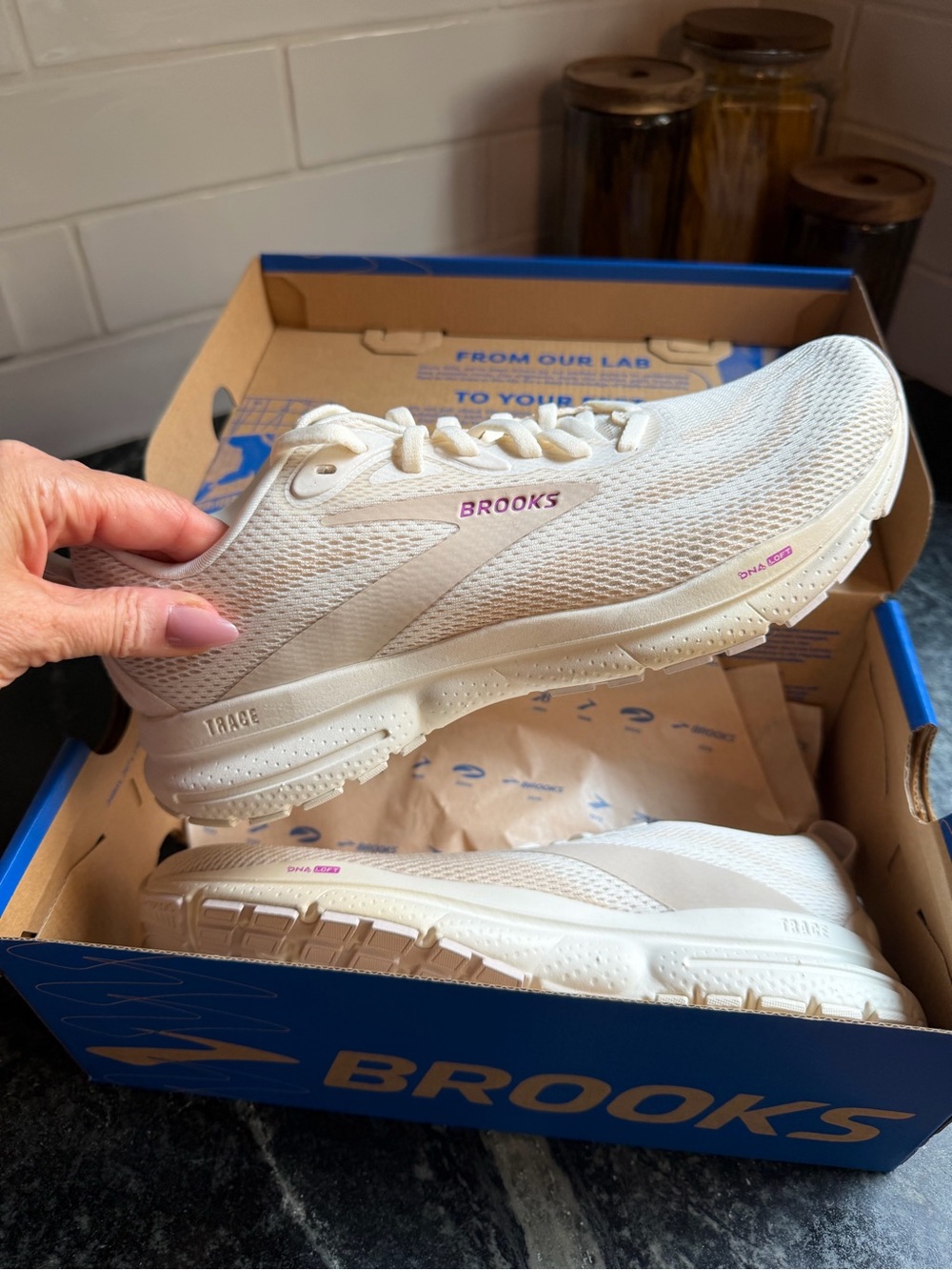 Brooks Trace Sz. 8.5 (Brand New) - Picture 1 of 3